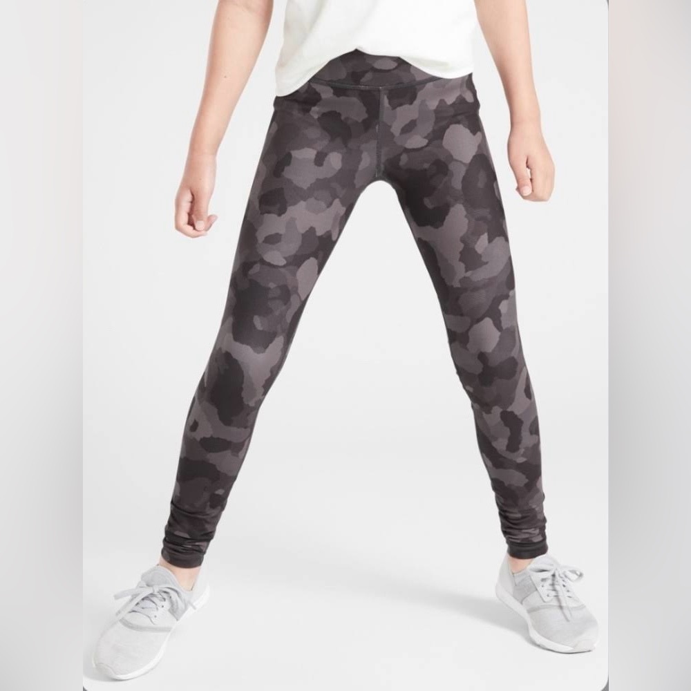 ATHLETA GIRL PRINTED CHIT CHAT TIGHT black olive camo girl size 12